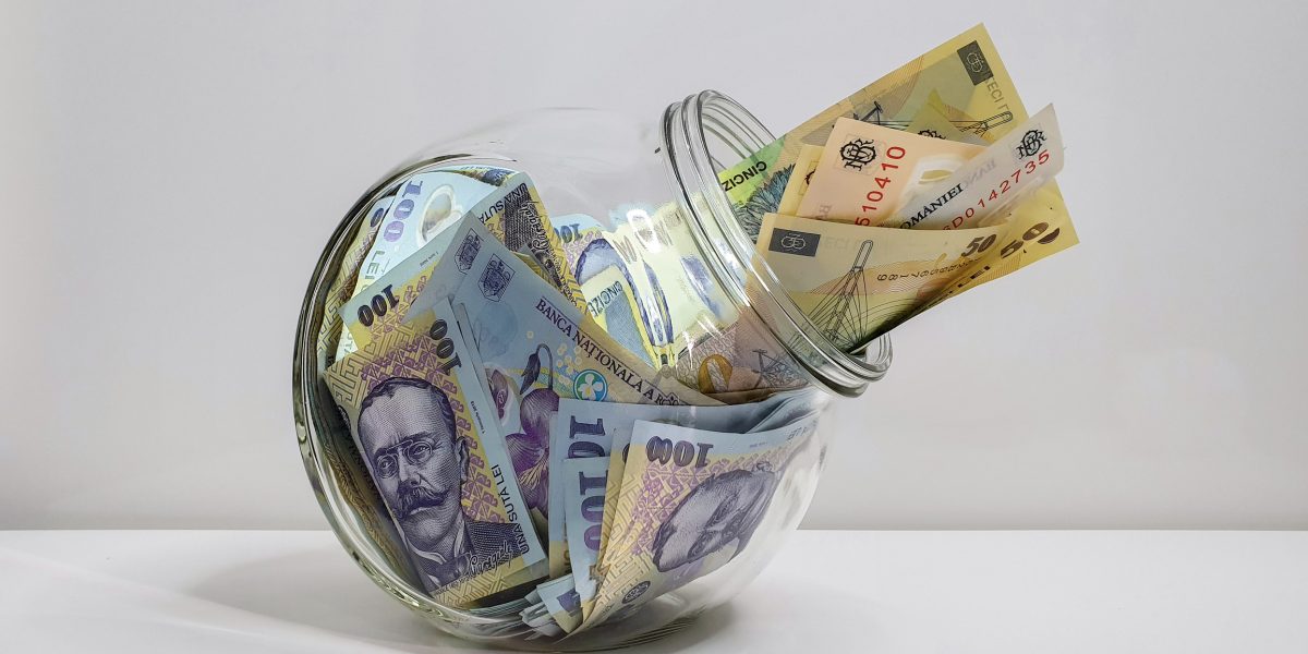 bani-lei-tezaur-dreamstime.jpg - StiriAlese