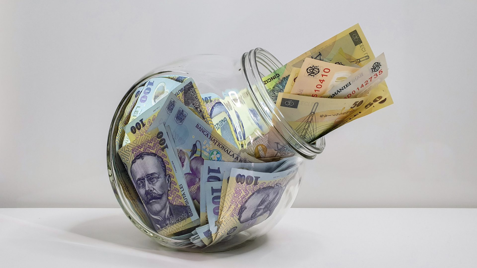 Ministerul Finanțelor a anunțat vineri lansarea unei noi ediții a titlurilor de stat din programul Tezaur, disponibilă pentru investitori în perioada 6 aprilie – 8 mai 2026