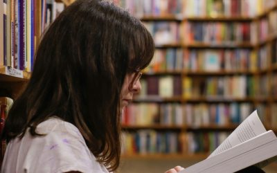 batch_Fata-Care-Citeste-Lectura-Biblioteca-Library-Adolescenta-eliott-reyna-kcT-7cirBEw-unsplash.jpg - StiriAlese