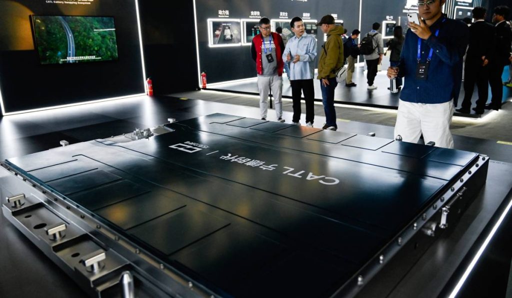 Baterie REVOLUȚIONARĂ: Mașinile electrice se încarcă în 10 minute și merg 1500 km