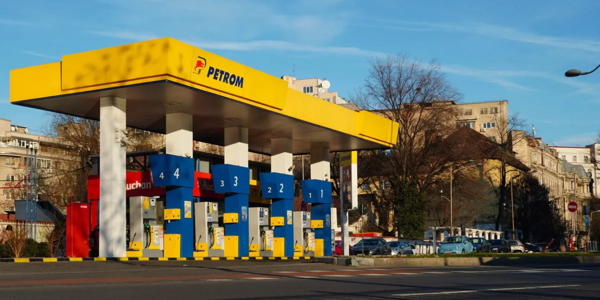 Benzină și motorină mai ieftine în România de Vinerea Mare. Cât plătești la pompă?