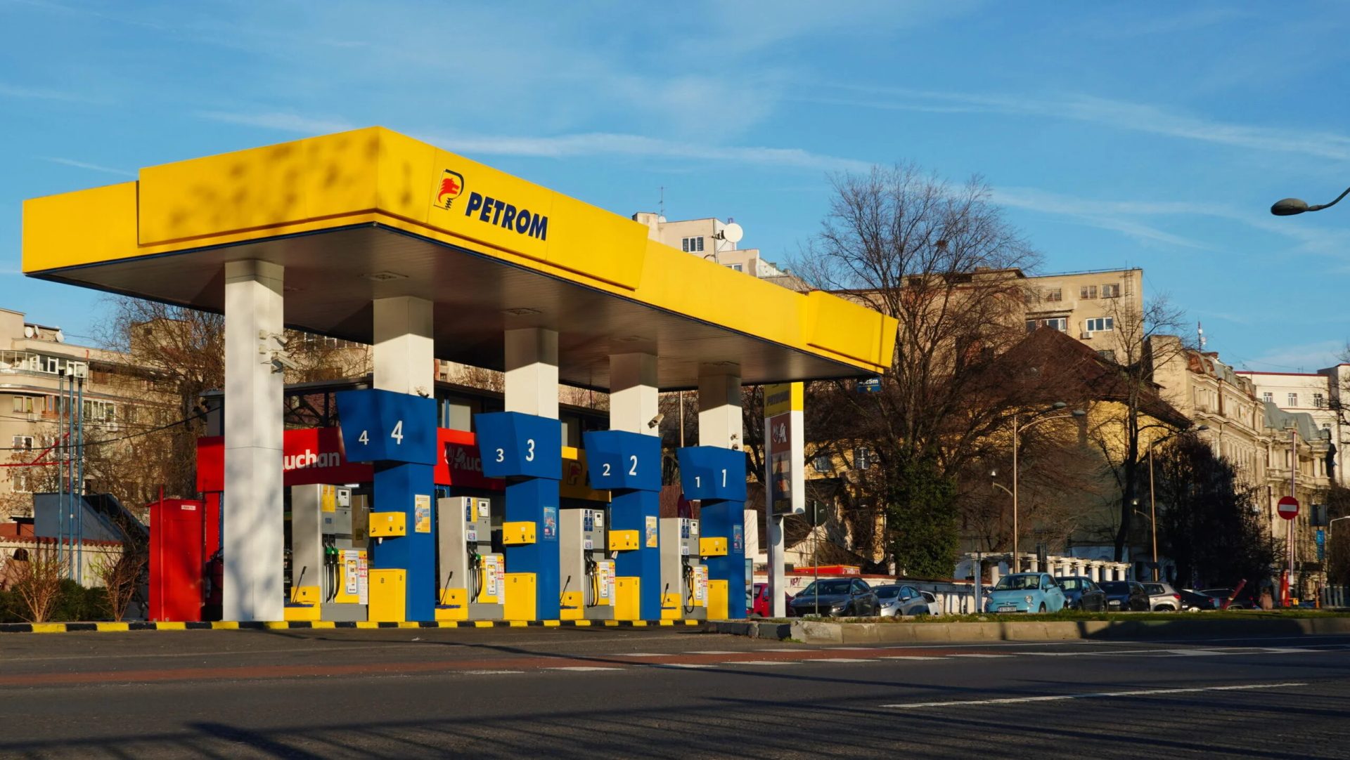 Benzină și motorină mai ieftine în România de Vinerea Mare. Cât plătești la pompă?