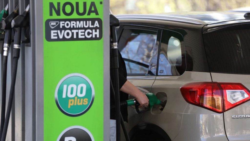 Benzina și motorina, tot mai ieftine: Ce prețuri sunt pe 17 aprilie