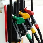 Prețurile carburanților au scăzut semnificativ după intrarea în vigoare a OUG privind reducerea accizei Motorina s-a ieftinit marți și unele stații de alimentare au coborât prețul sub pragul de 10 lei pe litru, ca urmare a aplicării Ordonanței de Urgență adoptate recent