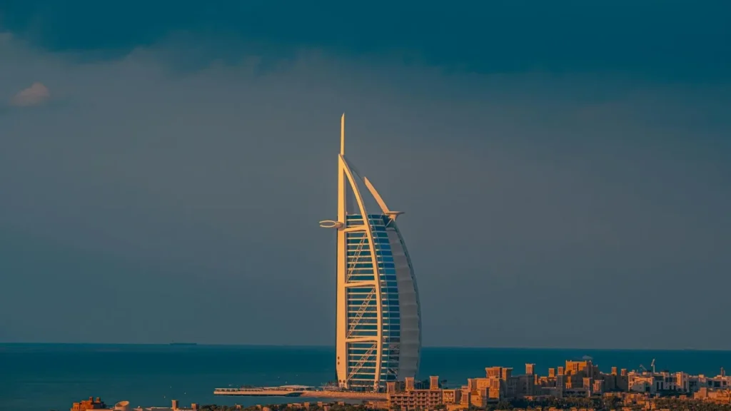 Burj Al Arab, hotelul de 7 stele din Dubai, se închide. Decizia uluitoare