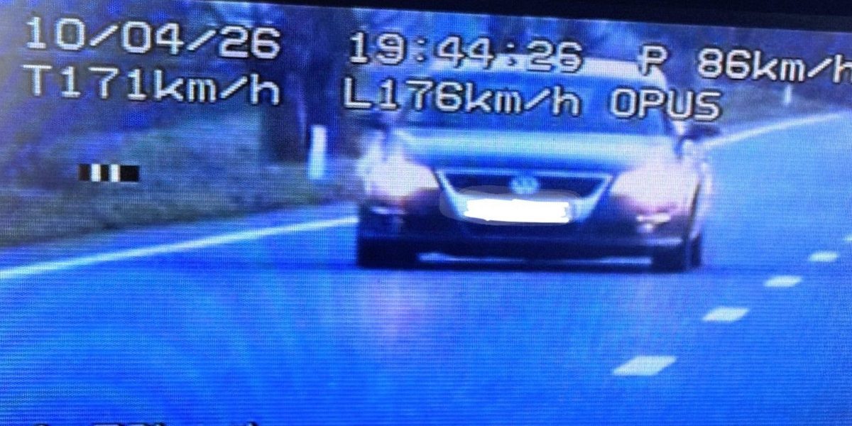 Șoferiță, prinsă cu 176 km/h: „Mi se ard cozonacii”, a explicat polițiștilor