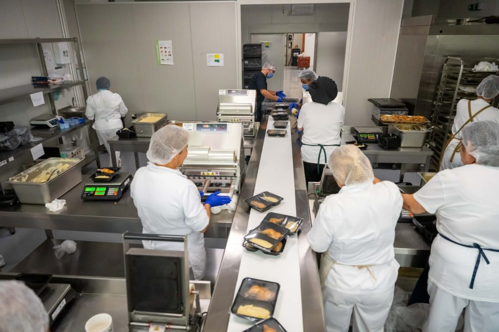 Banca Locală de Alimente din Sector 6 devine partener strategic în reducerea risipei alimentare Pe măsură ce România avansează spre un sistem mai responsabil și sustenabil în gestionarea resurselor, sectorul de alimentație devine tot mai conștient de necesitatea combaterii risipei alimentare