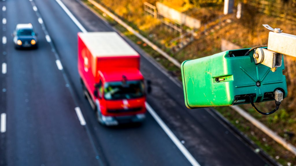 Radare cu AI în Europa: Camerele filmeză în mașină șoferii indisciplinați