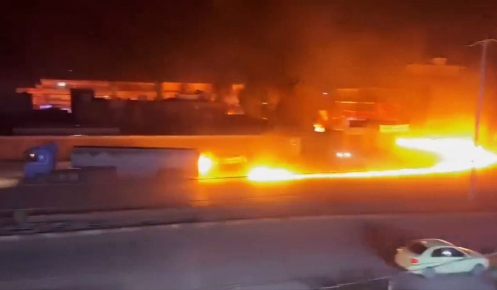 Șofer EROU în Siria: A condus cisterna în flăcări departe de oameni, salvând vieți