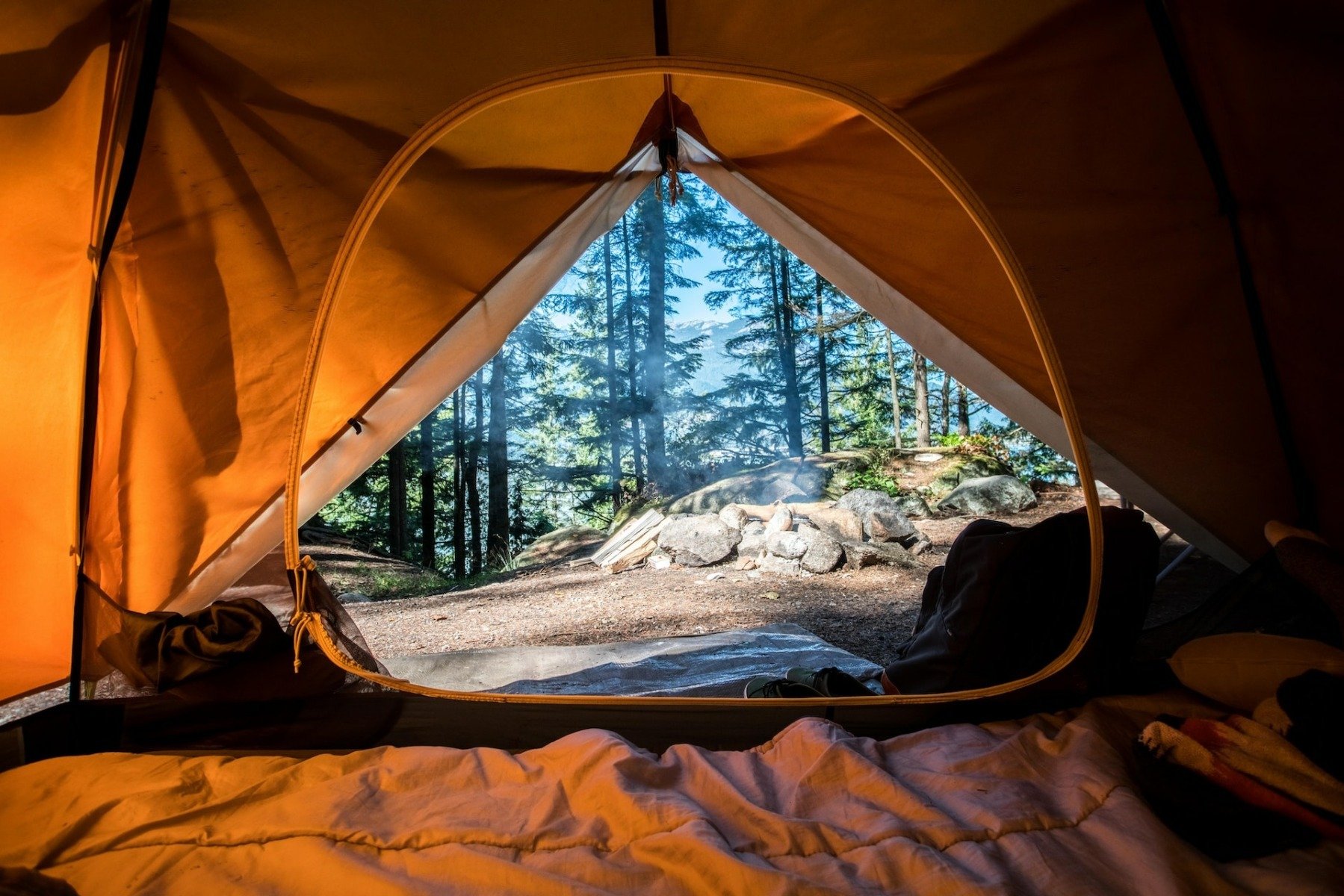 Campingul, secretul unui somn bun: renunță la oraș, bucură-te de natură!