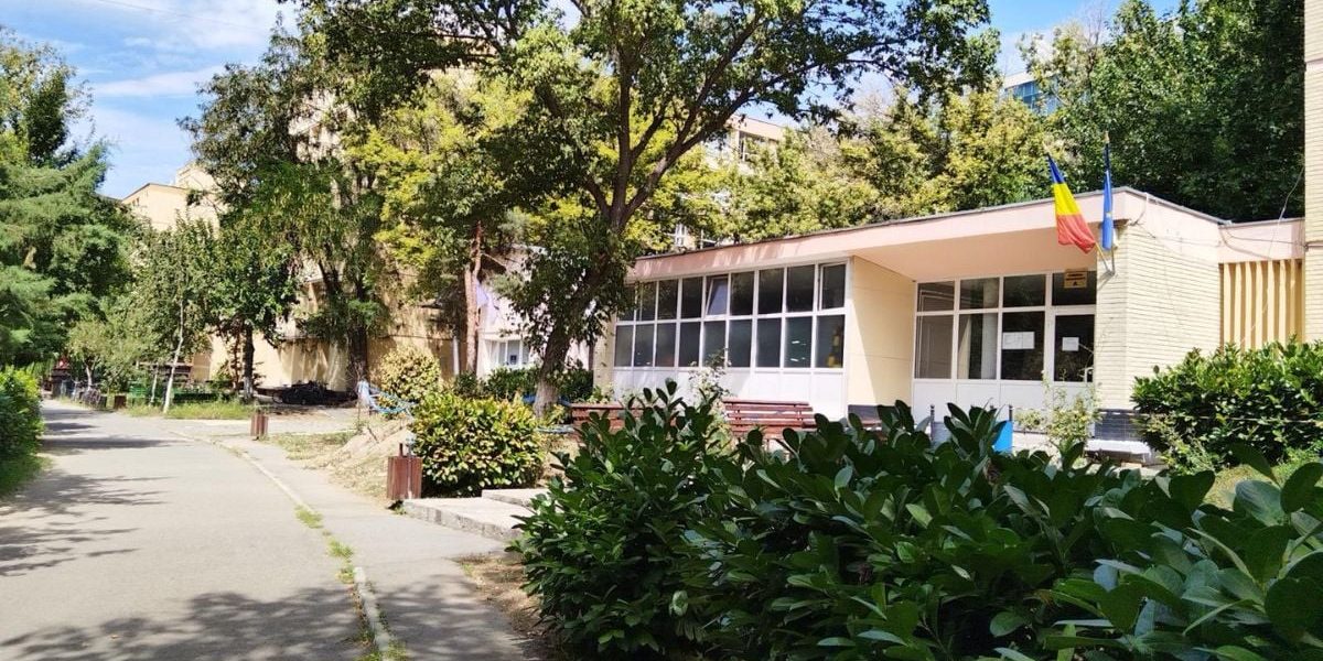 De la „cutia de chibrituri” la Paște: Studenții și papucii de musafir