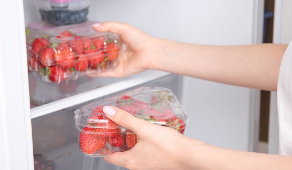 Ce recipient prelungește viața căpșunilor proaspete? Rezistă până la 10 zile