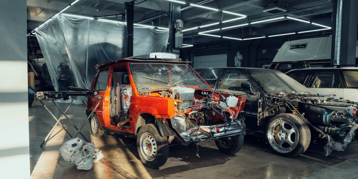 Avarii pe șoselele din România: Peste jumătate de mașini, avariate!