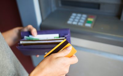 card-card-bancar-portofel-informatii-personale-e1770397437614.jpg - StiriAlese