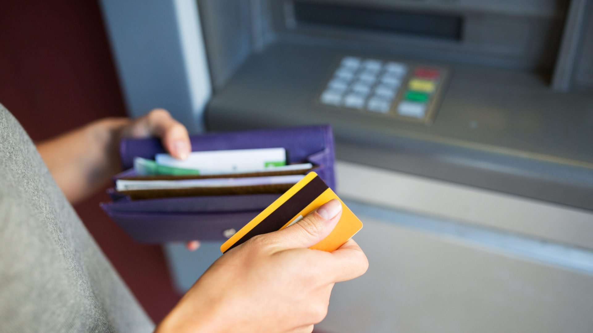 Când o bancă intră în faliment, sistemul de protecție al fondurilor de depozite din România intervine conform legislației în vigoare, pentru a limita impactul asupra clienților