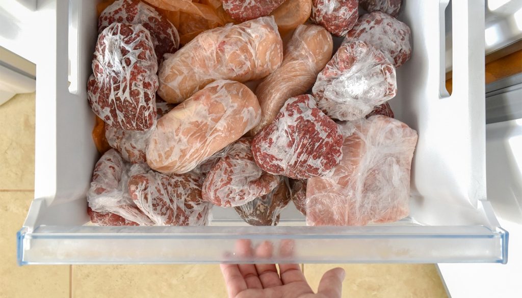 Cât rezistă mielul la congelator? E mai „mofturos” ca vita sau puiul