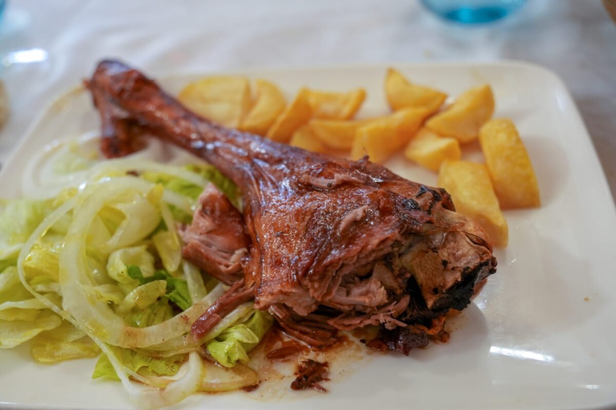 Cinci garnituri sănătoase pentru miel: Cum te bucuri de sărbători echilibrat