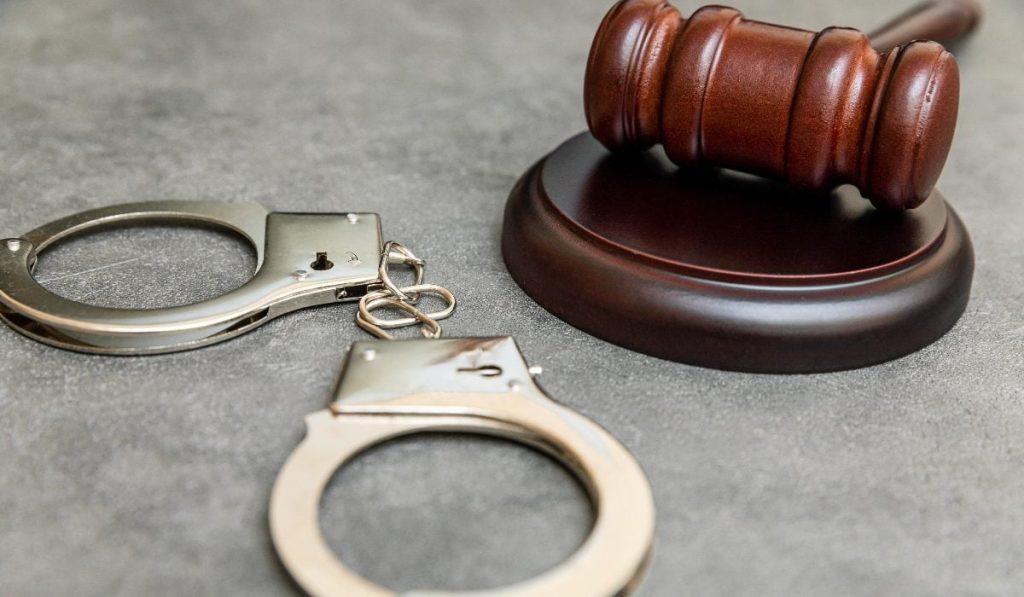 nouă români și o femeie, escrocherie de 160.000 euro în Austria