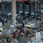 Magazinele second-hand, pe punctul de dispariție în România: ce prevede OUG-ul Mediului