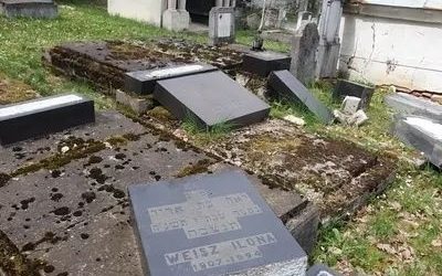 Ambasada Israelului, reacție dură după profanarea cimitirului din Reghin
