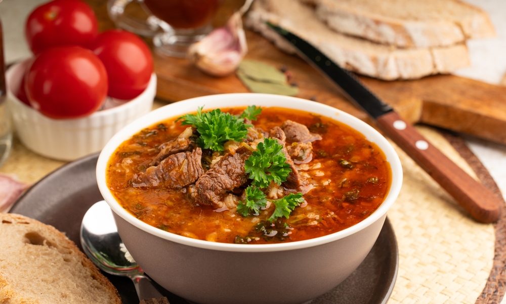 Ciorbă de miel ca la mama acasă: Rețetă tradițională pentru un deliciu culinar