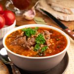 Ciorbă de miel ca la mama acasă: Rețetă tradițională pentru un deliciu culinar