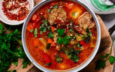 Ciorbă la cutie, pe rafturile supermarketurilor: Revoluția culinară ajunge în România