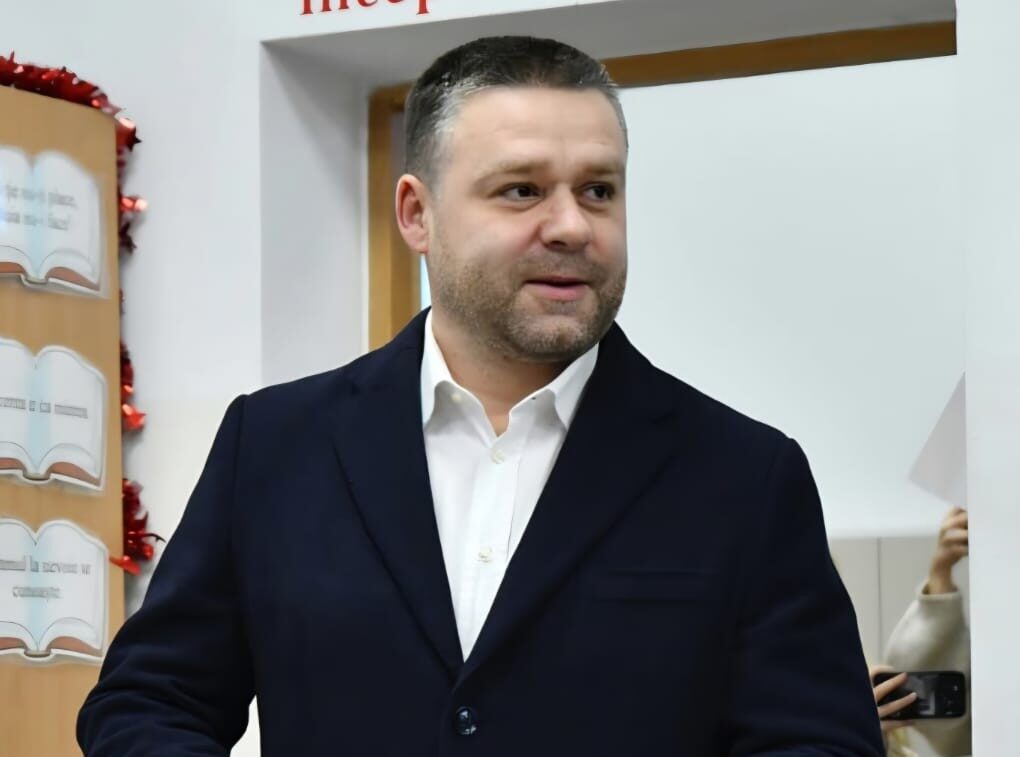 Primăria Capitalei se află în centrul unui nou conflict sindical, deoarece anunțul despre intenția de a comasa zece instituții din subordinea sa a stârnit reacții vehemente și critici din partea angajaților