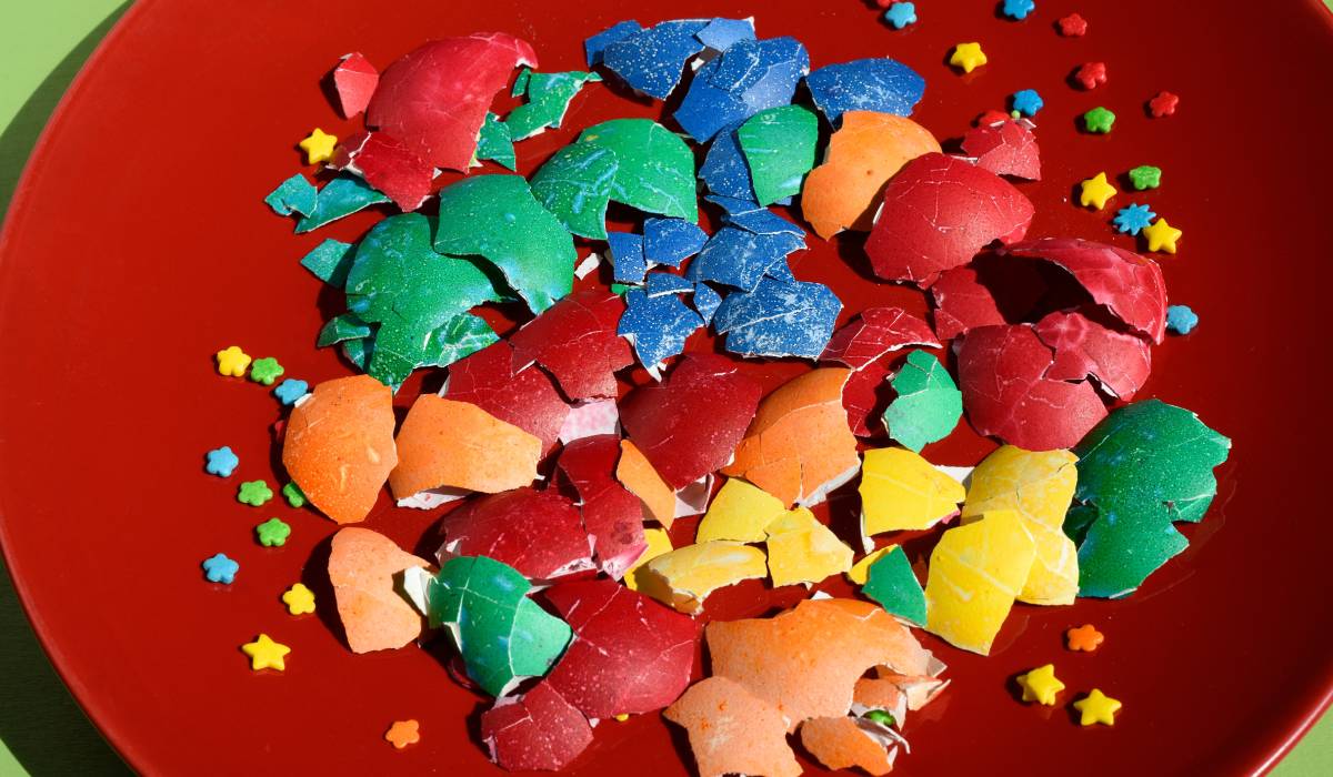 Folosește cojile de ouă! Secretul grădinii luxuriante, după Paște