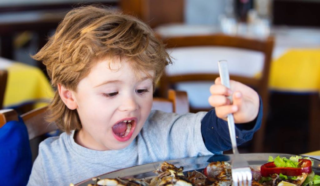 De ce refuză copiii mâncarea: Nu e moft, ci un secret biologic