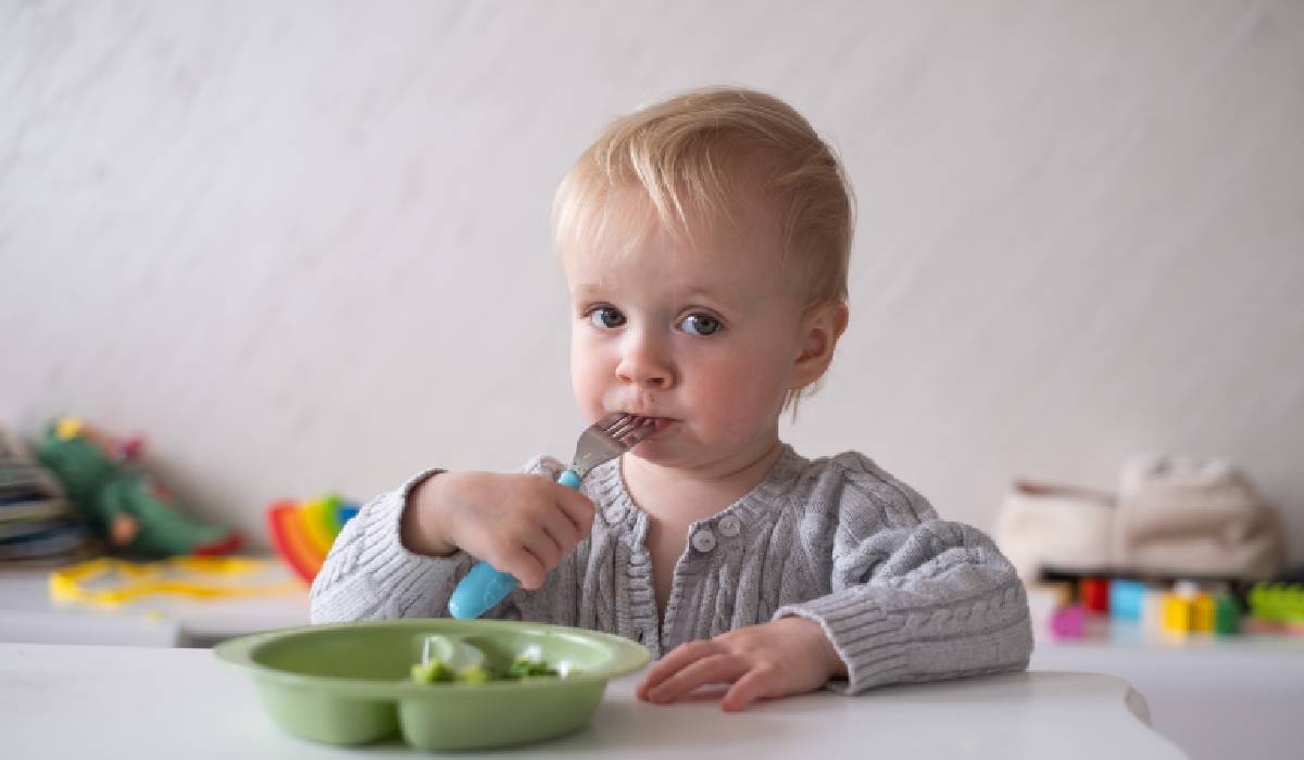 Părinții pot modifica obiceiurile de alimentație ale copiilor lor dacă reușesc să elimine rușinea și presiunea din jurul mâncatului, potrivit specialiștilor