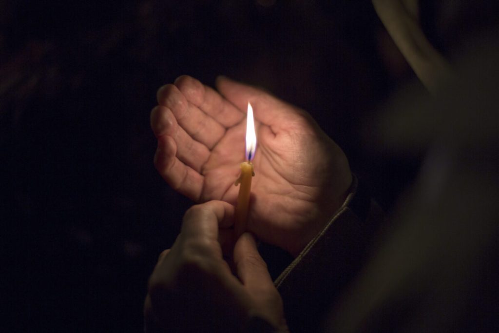 Cât timp spunem „Hristos a Înviat”? Semnificația urărilor pascale, dezvăluită