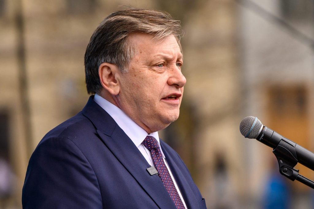 Crin ANTONESCU, atac dur la BOLOJAn: „Sunt alții în PNL superiori”