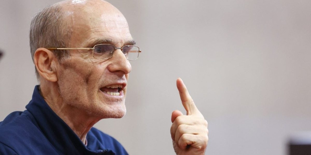 Ei se roagă, ceilalți îl laudă: credincioșii și Isus, un dialog divin