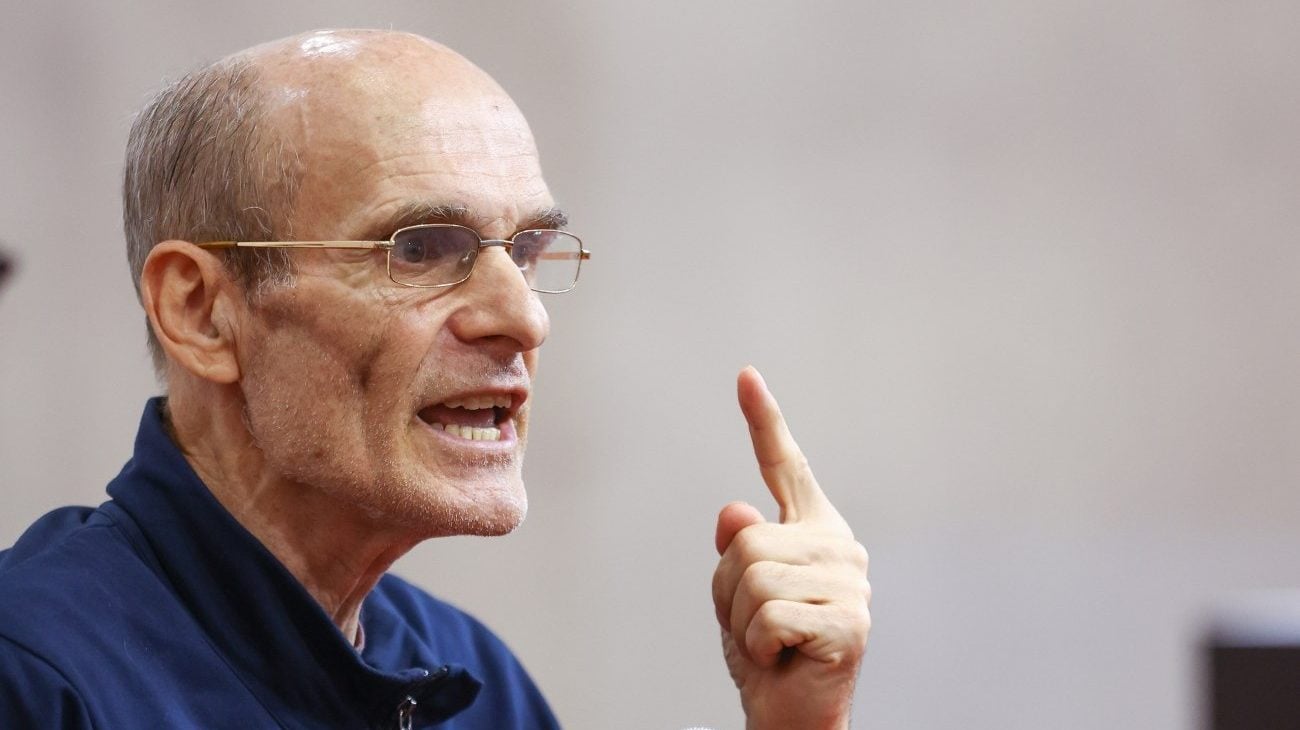 Ei se roagă, ceilalți îl laudă: credincioșii și Isus, un dialog divin