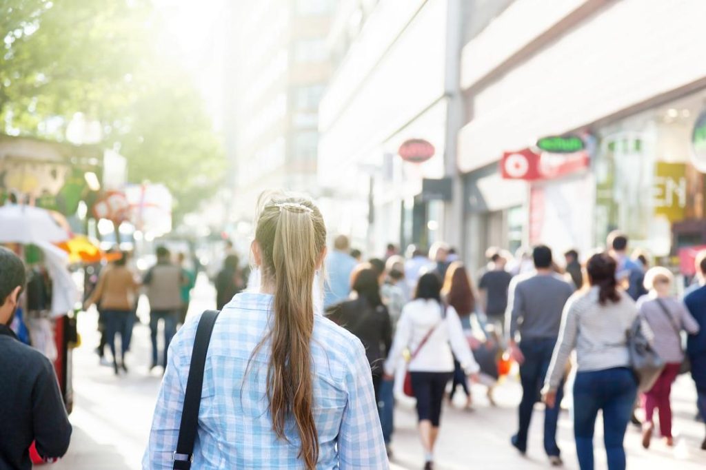 România, în pericol demografic: Populația scade cu un sfert până în 2100, avertizează Eurostat