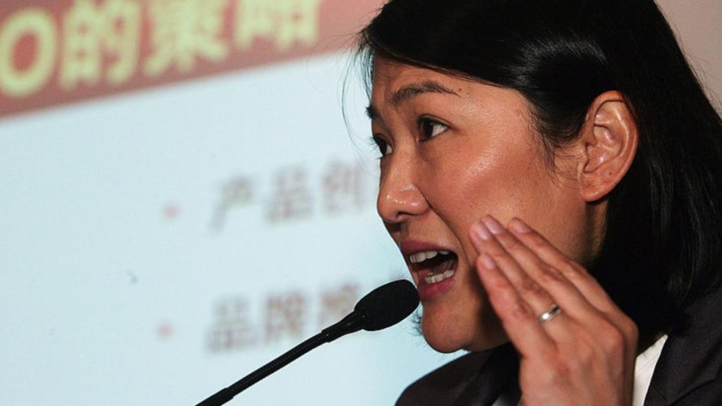 Chinezoaica devenită miliardară: De la fabrică, la avere fabuloasă