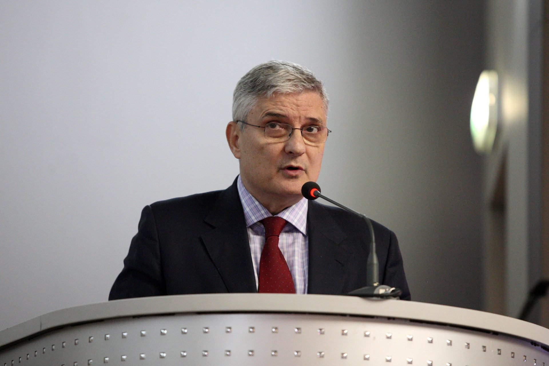 Criza vieții lovește România: Dăianu avertizează despre vremuri grele
