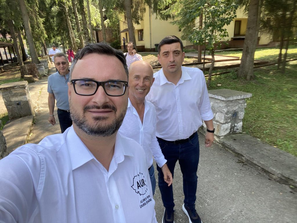 Bătaie în AUR: „Băi, tu mă faci pe mine borfaș?” Imaginile scandalului