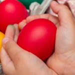 De ce ne ciocnim ouăle de Paști? Semnificația ascunsă a tradiției!