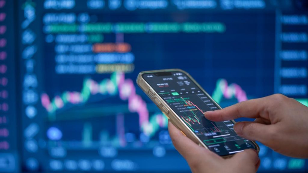 Guvernul vrea să vândă bucăți din CEC Bank, Hidroelectrica și Romgaz