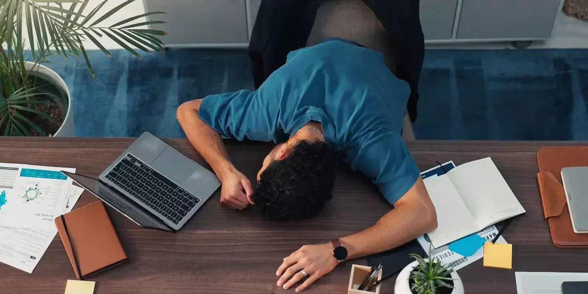 Angajatul care a dat în judecată firma: 500.000€ despăgubiri pentru zeci de luni fără concediu