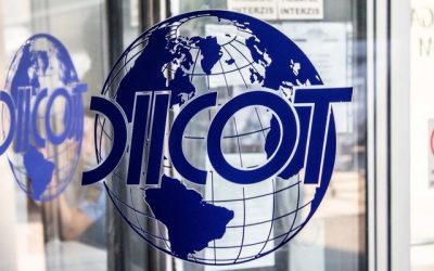 Percheziții: Rețea de traficanți de droguri, prinsă vînzînd la liceeni