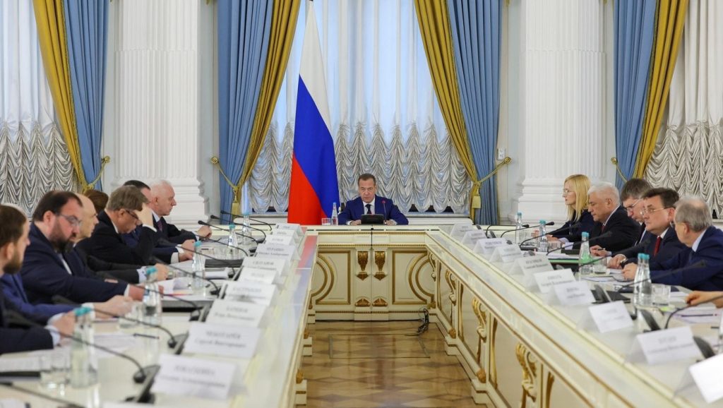 Ambasadorul Rusiei, convocat la Praga după amenințările lui Putin cu fabricile din Europa