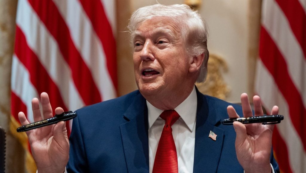 Steag SUA pe Trump Mobile: Site cu imagini AI, scandal uriaș