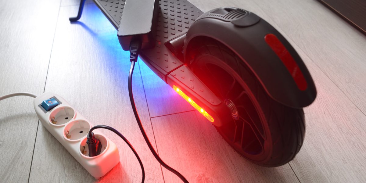 Apartament incendiat din cauza unei trotinete. Ce spune un inginer din București