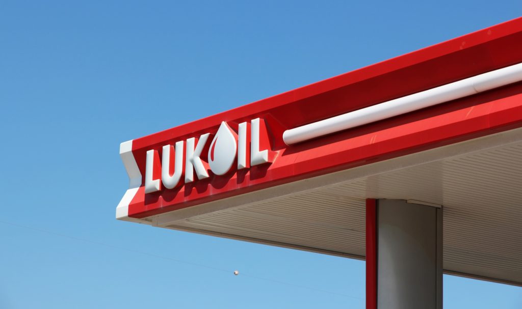Lukoil, gata cu amânarea: SUA prelungesc derogarea. Peste 300 de benzinării, în România