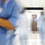 Medicii rezidenți din Anglia declanșează o grevă de șase zile cu impact major asupra serviciilor medicale