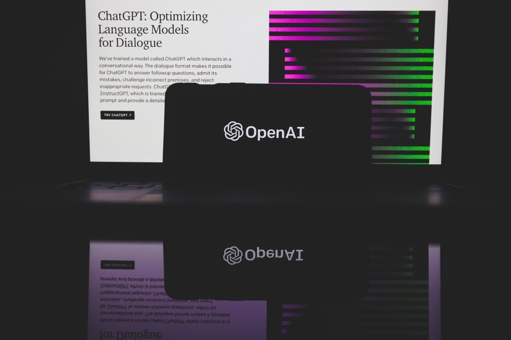 OpenAI intenționează să dezvolte o „superaplicație” pentru desktop, care să integreze ChatGPT, platforma de programare Codex și browserul său într-un singur instrument, reducând dispersia eforturilor și simplificând experiența utilizatorilor