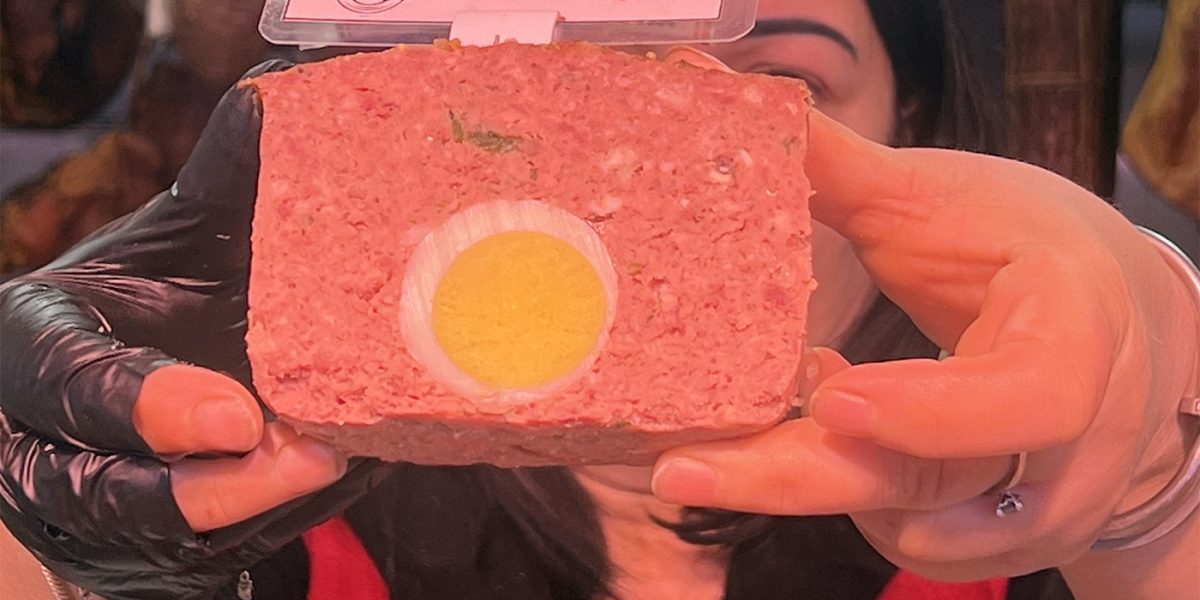 Înainte de Paște, Piața Obor din București se transformă într-un adevărat paradis al gusturilor tradiționale